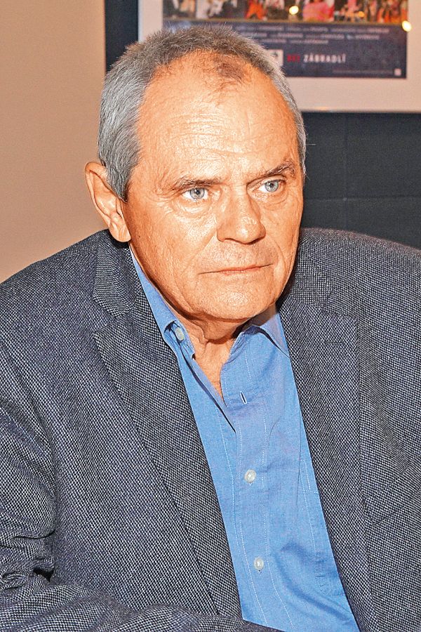 Do jeho života tvrdě zasahovaly změny režimu.
