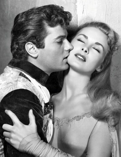 Tonymu Curtisovi a Janet Leigh svatbu jejich šéfové rozmlouvali a tak se vzali tajně!
