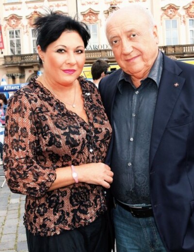 Po třiceti letech manželství řeší Dagmar Patrasová a Felix Slováček své nevěry před zraky veřejnosti!
