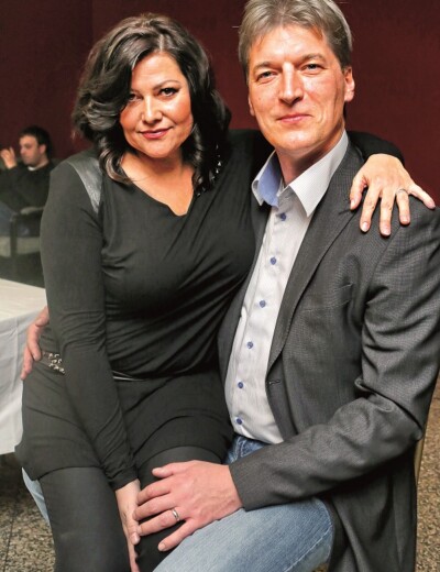 Ilona Csáková: Uteče manželovi?