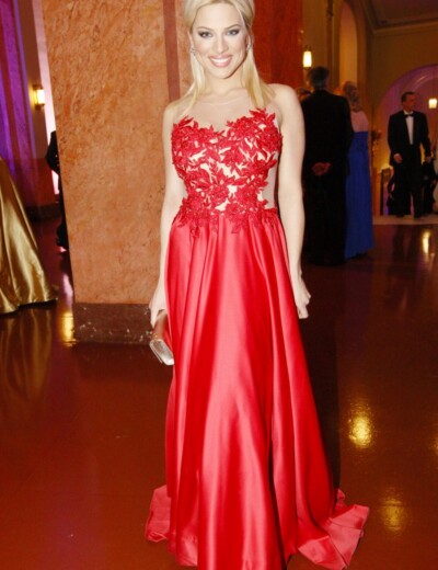 Eva Perkausová: BLONĎATÁ PRIMADONA