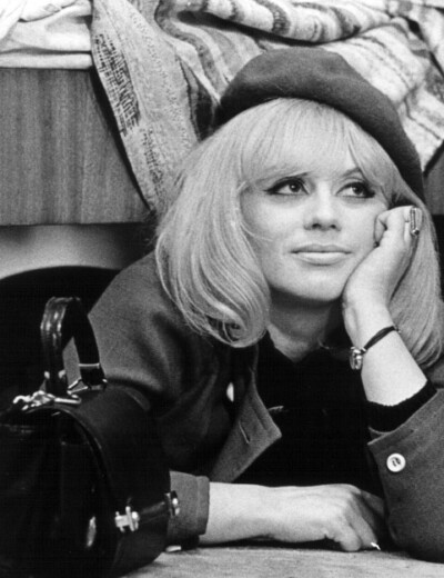 Naďa Urbánková – Sexy dáma v brýlích