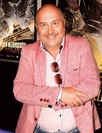Slavný hitmaker se po pádech vždy postavil na nohy