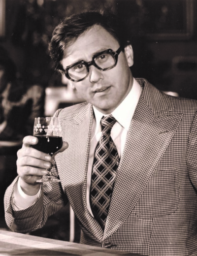 Maminky mu nabízely dcery, babičky zase své vnučky