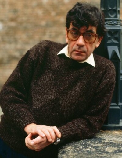 Krasavec s uhrančivýma očima nakonec našel lásku