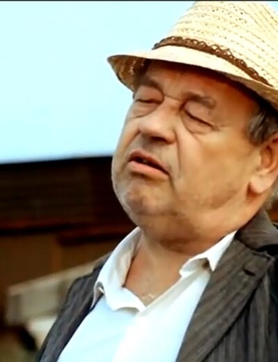 Věčnému požitkáři vyhovoval život ve třech