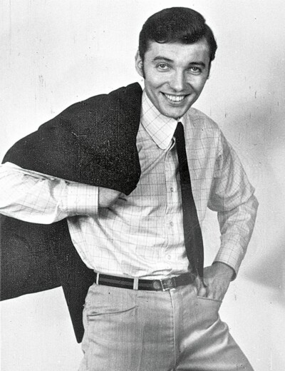 Poprvé se Karel Gott zamiloval ještě na základní škole, ale milování ochutnal až ve dvaceti!