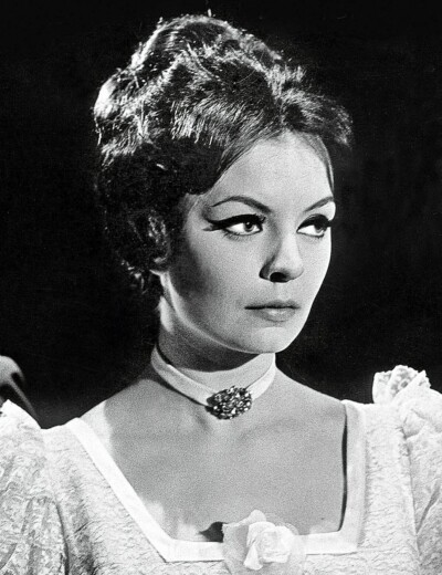 Evelyna Steimarová odmítla ponižující odvoz autem a do porodnice šla raději pěšky!