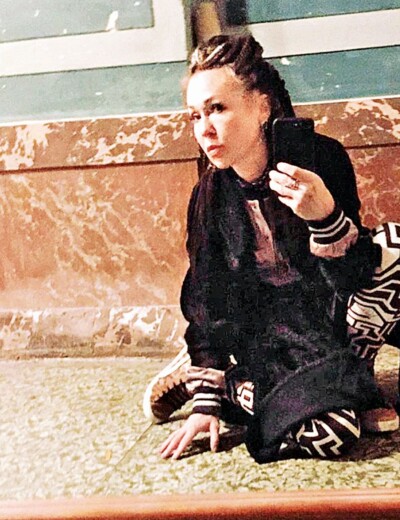 Z éterické princezny se stala drsňačka s dredy