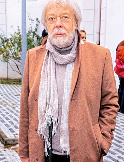 Vždycky měl slabost pro krásné blondýnky