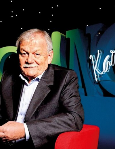 Moderátor balil slečny na vtip a na hudbu