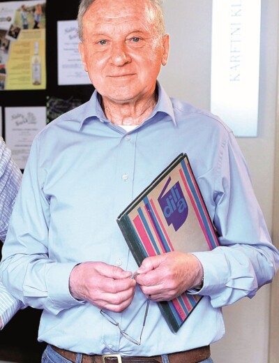 Z nadějného herce se stal za mořem uznávaný lékař