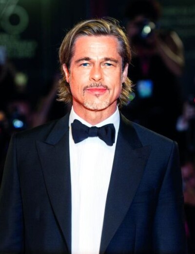 Brad Pitt skončil na vozíku! Proč?