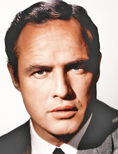 Po půl roce nadbíhání dostal Marlon Brando třetí ženu do postele násilím!