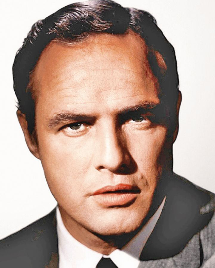 Po půl roce nadbíhání dostal Marlon Brando třetí ženu do postele násilím!