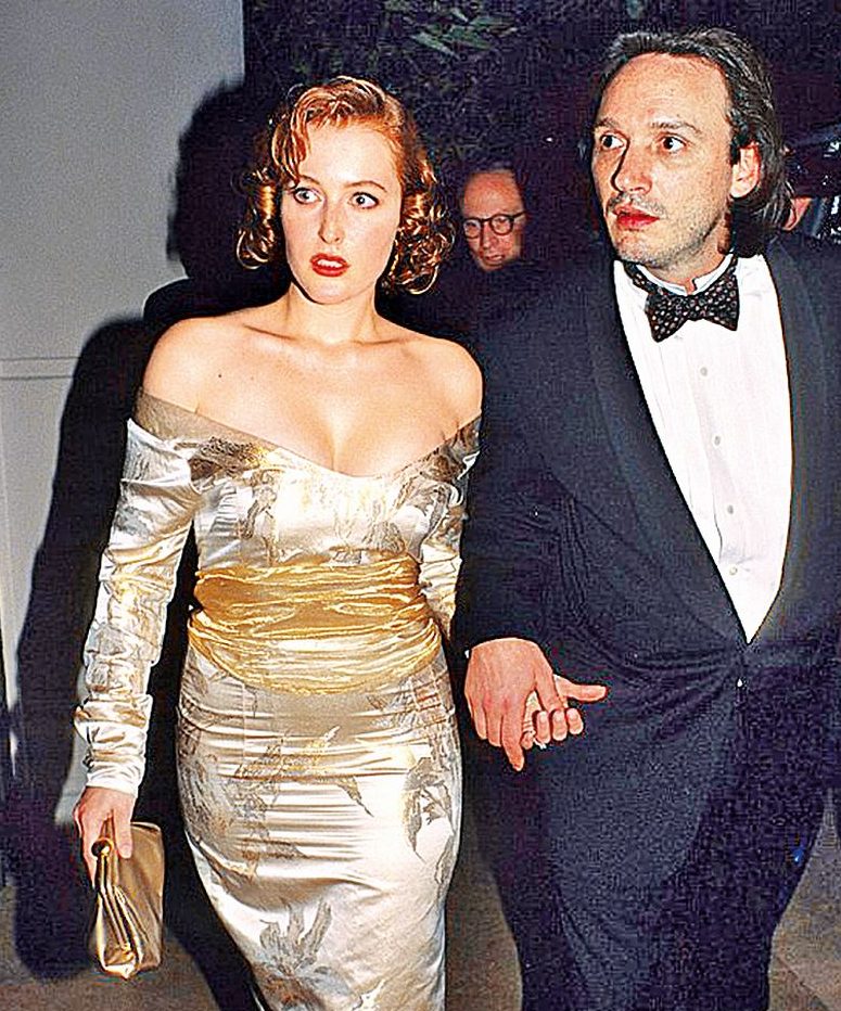 Svatební noc Gillian Anderson musela být pořádně bouřlivá!
