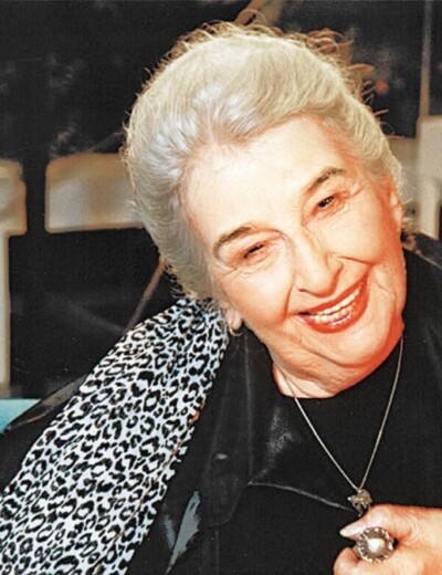 Příjmení svého manžela si Stella Zázvorková ponechala na jmenovce u dveří až do smrti!