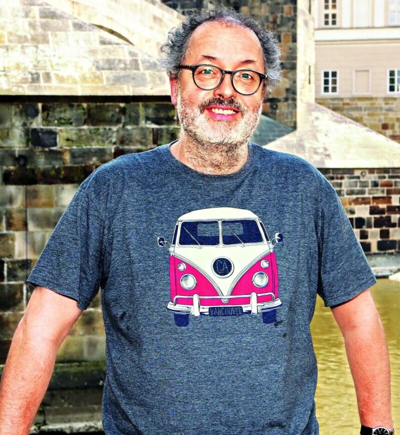 Doma se svou paní ochraňuje poklad…