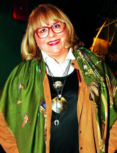 Zemřela zpěvačka Naďa Urbánková (†83). Měla nezaměnitelnou image s typickými velkými brýlemi.