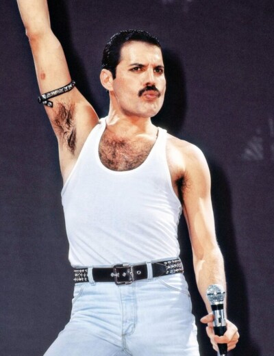 Freddie Mercury miloval i muže, ale jeho životní láskou byla žena!