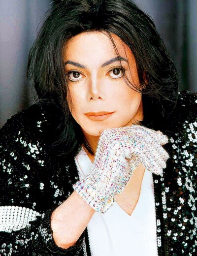 Michaelu Jacksonovi ukradli dětství, tak si to později vynahrazoval!