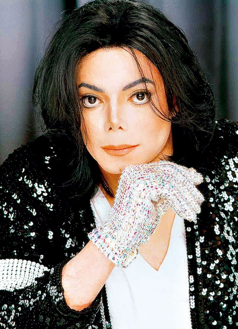 Michaelu Jacksonovi ukradli dětství, tak si to později vynahrazoval!