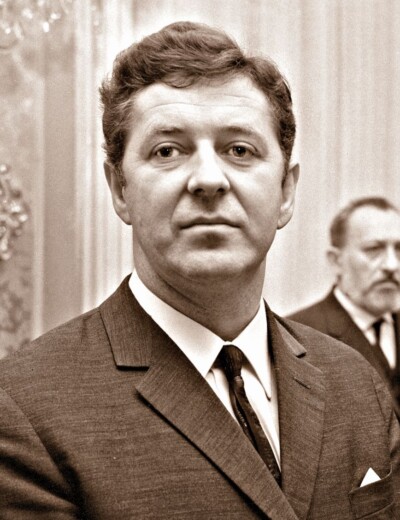 Všechny jeho milenky ho po revoluci odepsaly