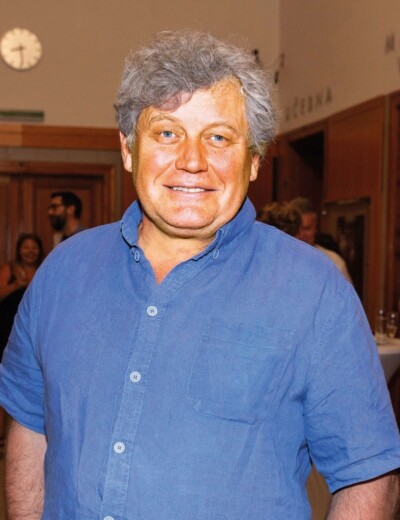 Zahnal démony a teď boří tabu