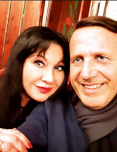 Sbalila své kufry a utekla k milenci!