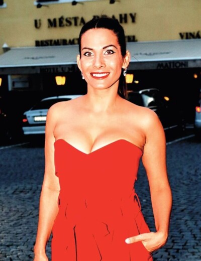 Štve Evu Decastelo přítelova bývalka?