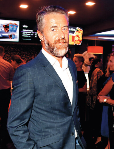 Kdy nasadí manželce parohy?