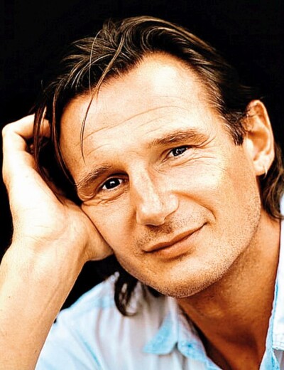 Lovec žen Liam Neeson převzal jméno po farářovi