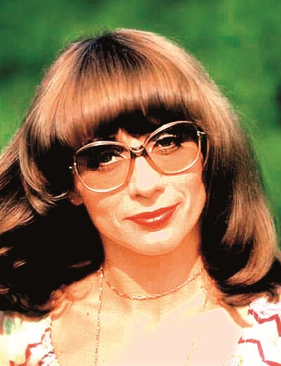 Kdo všechno byli důležití muži v životě slavice s brýlemi?