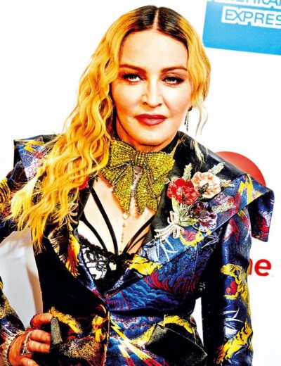 Sbalila Madonna zajíčka, nebo spíš bodyguarda?