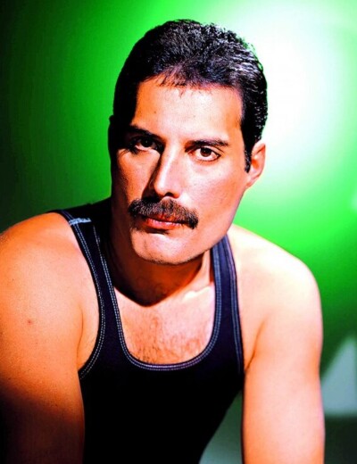 Freddie Mercury miloval muže, ale největší láskou byla žena!