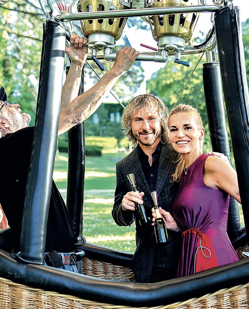 Dostal Nedvěd nůž na krk, a musel domů?
