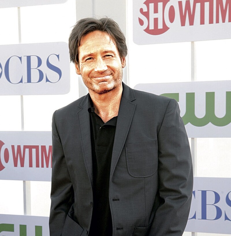 Duchovny se tajně podruhé oženil s o 25 let mladší kráskou
