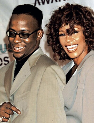 Vztah Whitney Houston byl plný nevěr, násilí a drogových skandálů!