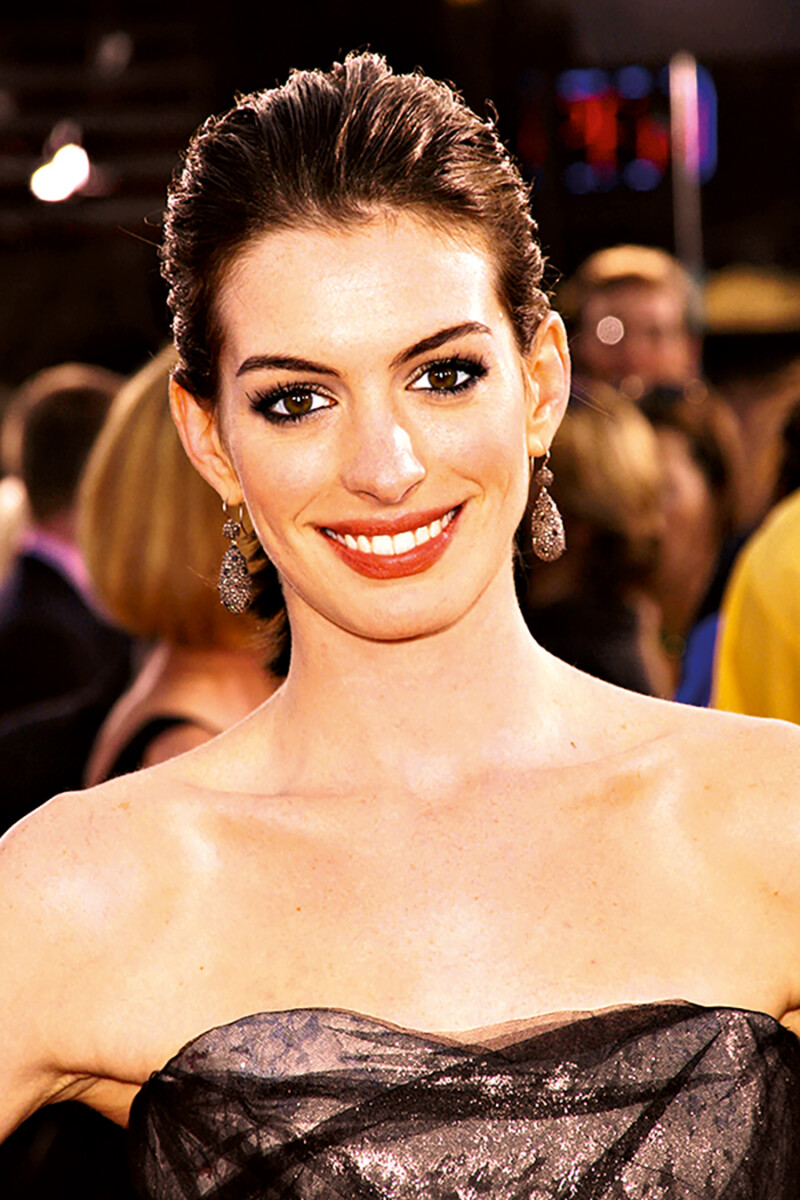 Prvního přítele Anne Hathaway zavřeli za podvod