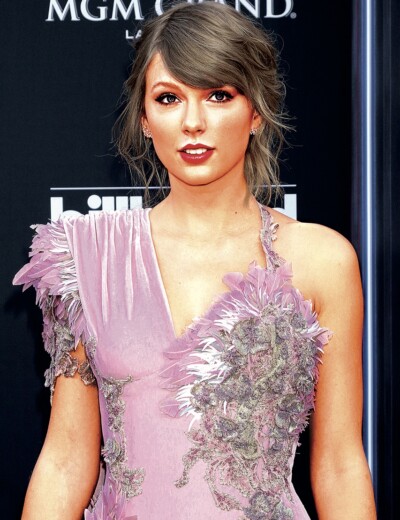 Snubní prsten za 22 milionů a svatba s Taylor Swift!