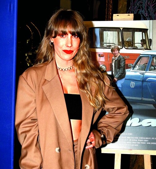 Chtěla by snad Krejčíková svést zadaného kolegu?