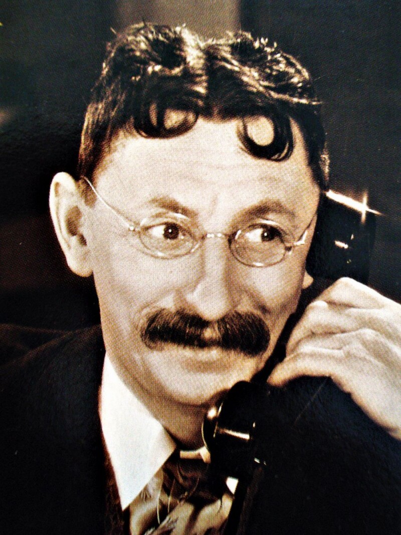 Budoucí král Vlasta Burian ohrozil svou kariéru dezercí