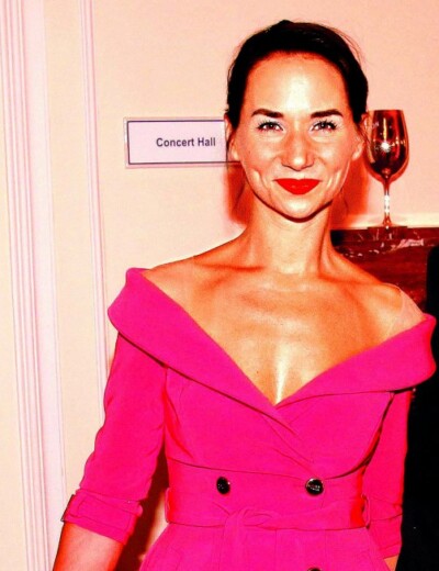 Zhroucenou a zoufalou Novákovou musí muž utěšovat?