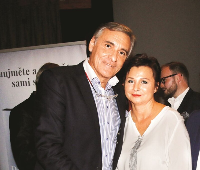 Jan Čenský ukázal světu manželku