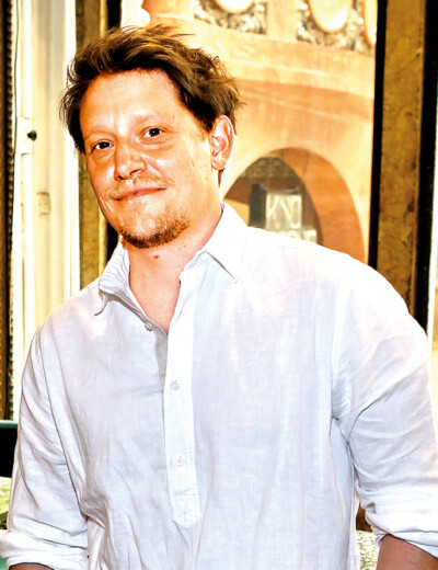 Benoniho manželka je už ze hry?