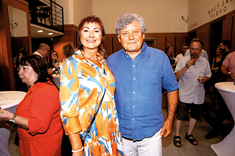 Stát na jevišti pomáhá Hanušovi přežít