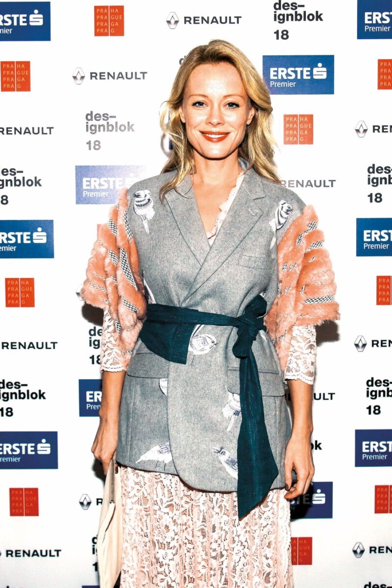 Linda Rybová zahání smutek ve společnosti kolegy