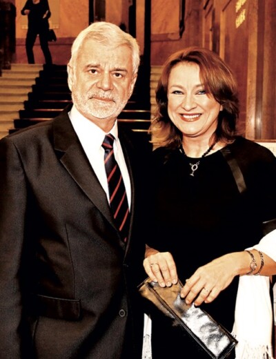 Nařídil Adamovské manžel bezodkladný konec?