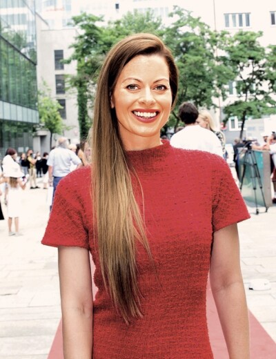 Snaží se zatím Holišová ještě skrýt velké tajemství?