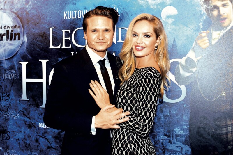 Hraje si Kuchařová s parukami svého exmanžela?